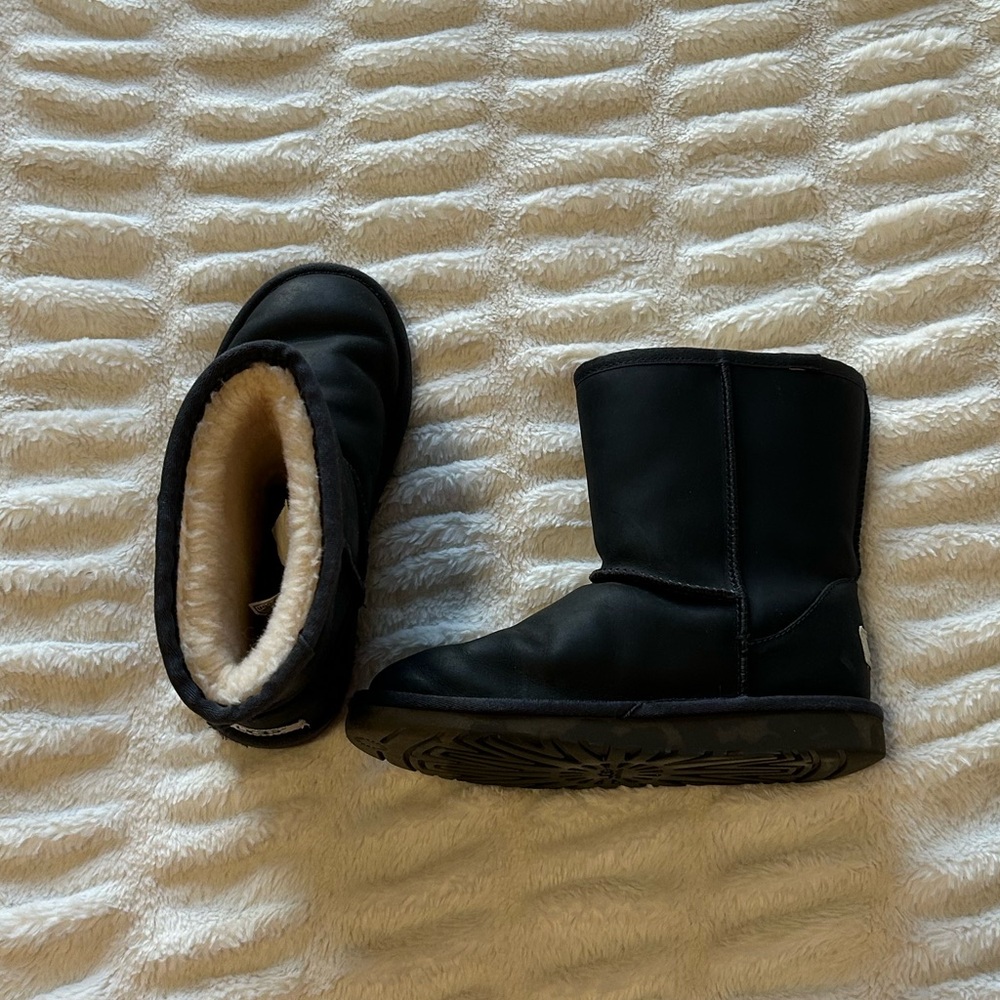Black Boots with Faux Fur Lining